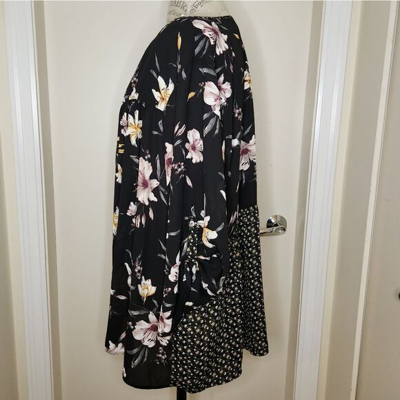 Daniel Rainn floral top - Picture 2 of 8